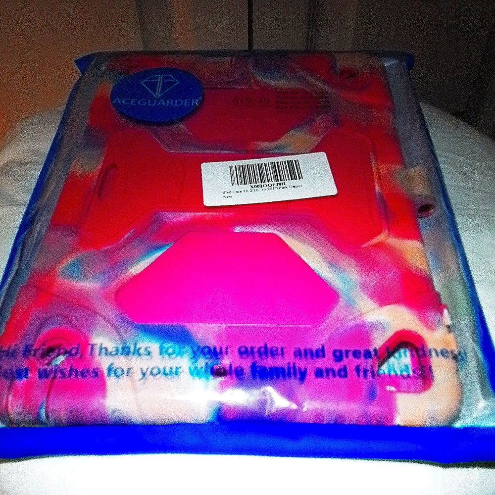 Ace Guarder pink camo iPad case that can stand like a frame!